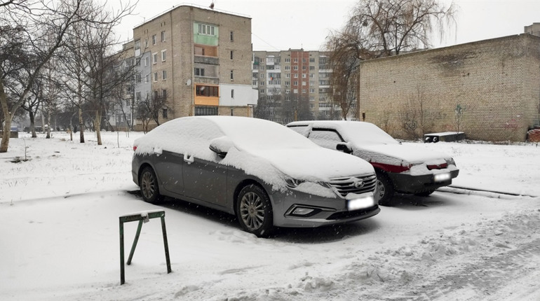 Міськрада повідомляє про те, що комунальники демонтували незаконно встановлені паркувальні бар’єри