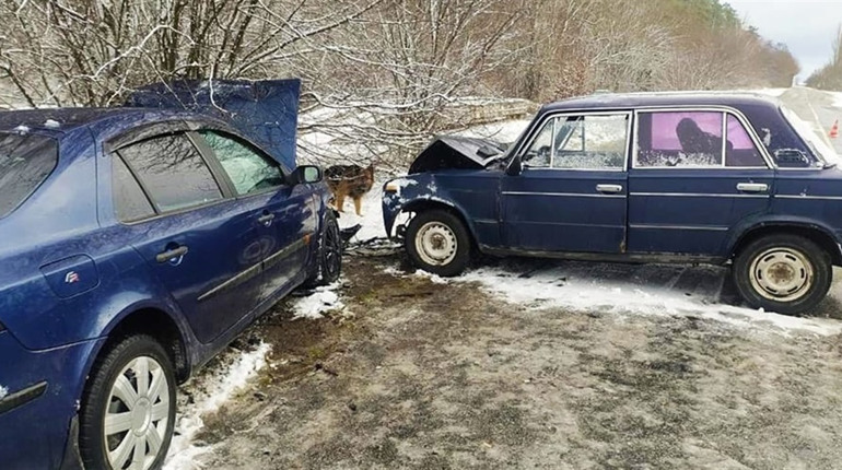 Слідчі Шепетівського РУП встановлюють обставини ДТП за участю двох автомобілів