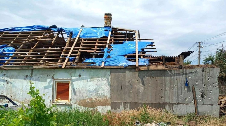 На Херсонщині російські терористи поцілили у житлові квартали та критичну інфраструктуру