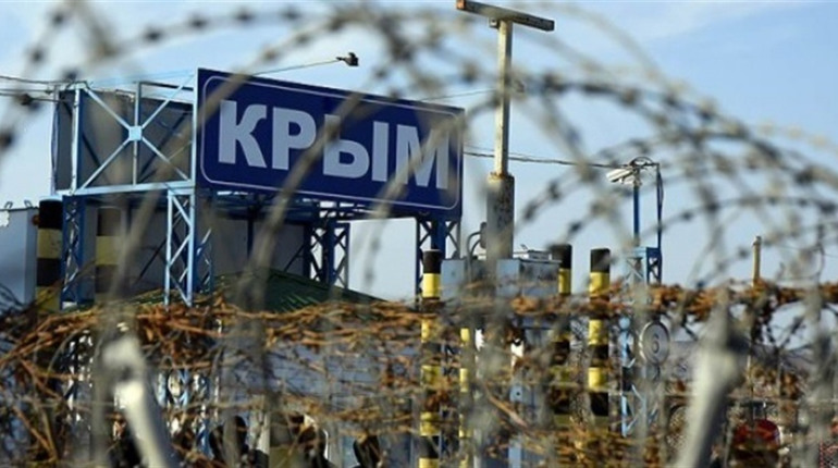 Доніс колега: У Криму вчительку засудили за «дискредитацію армії рф»
