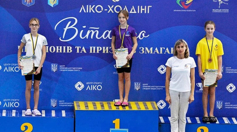 Три золота та срібло. Представниця Луганщини Аліна Бурсова стала чемпіонкою зі стрибків у воду