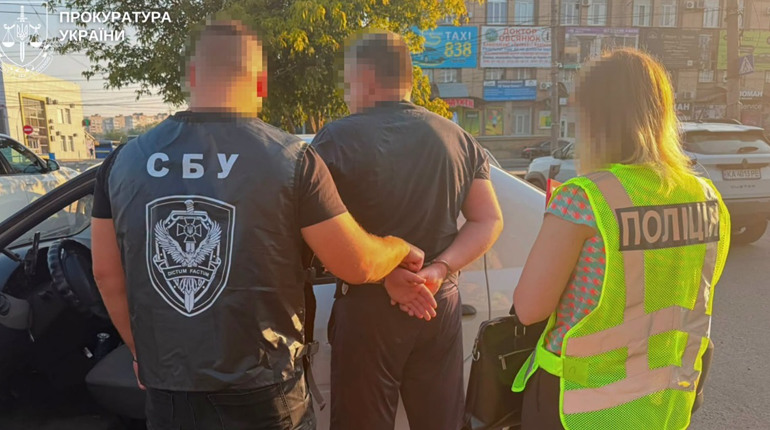 Жителя Бару підозрюють в отриманні 12 тисяч доларів за обіцянку відстрочки від мобілізації