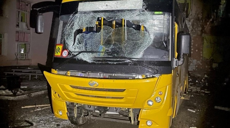 Росіяни вдарили по ліцею на Чернігівщині: знищено будівлю та шкільні автобуси