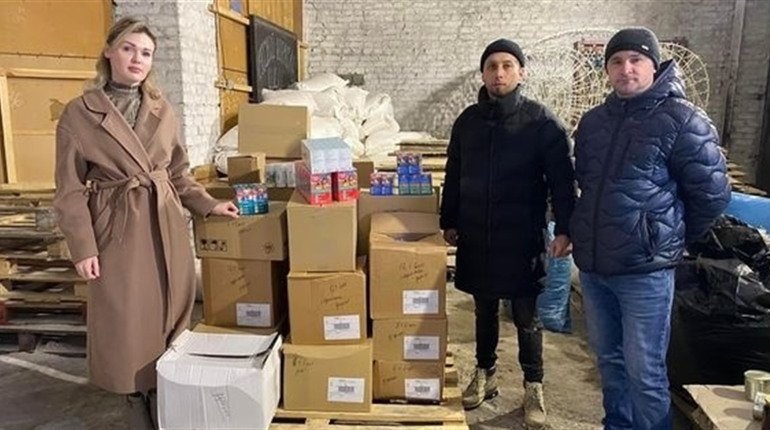 Волонтери зі Сміли передали вітамінні комплекси дітям та дорослим