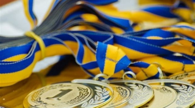 95 чернігівських школярів та школярок отримають за свої результати у навчанні золоті медалі
