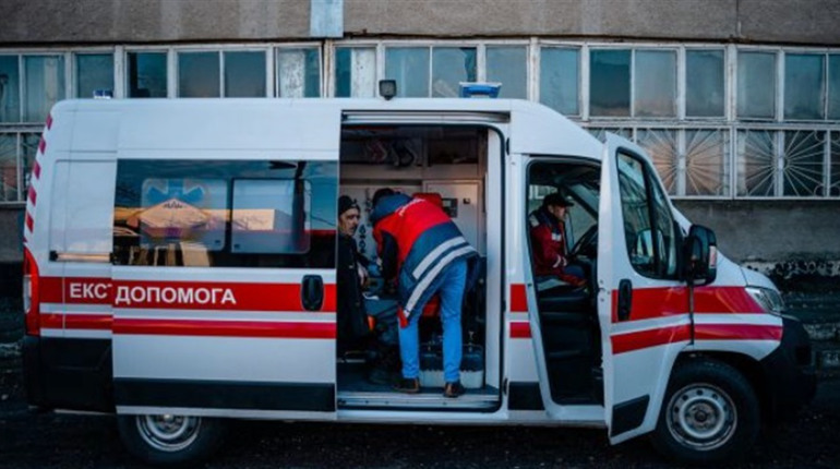 Окупанти скинули з дрона вибухівку на маршрутку в Херсоні