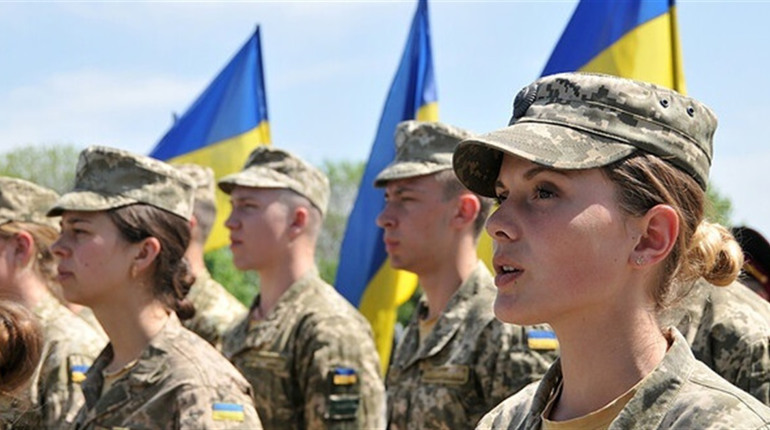 Жінки багатьох поширених професій відтепер зобов'язані стати на військовий облік: деталі