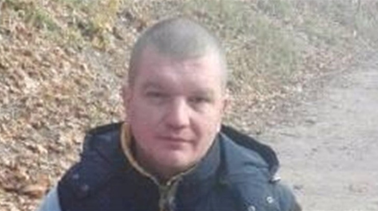 На Чернігівщині провели в останню путь уродженця Менщини Захисника України Юрія Рогового