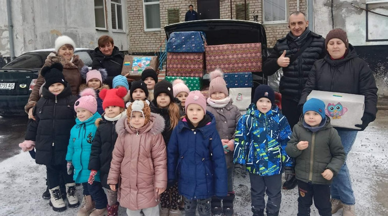 Миколайчики для військових: первомайські дитячі садочки 13 та 5 через волонтерів передали подарунки