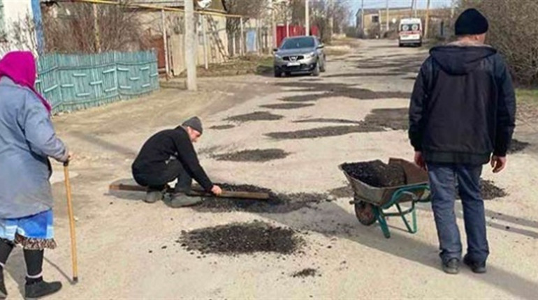 У Козацькому ремонтують дороги