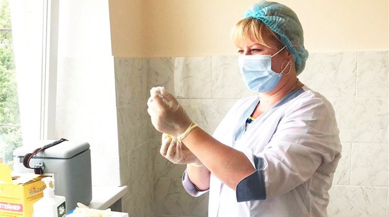 В Україні можуть послабити карантин для вакцинованих від COVID-19. Вакцинація доступна і безкоштовна