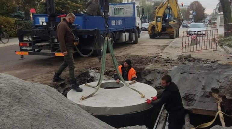 Реконструкція мереж та прочищення засмічених труб: водоканал Звягеля звітує про виконану роботу