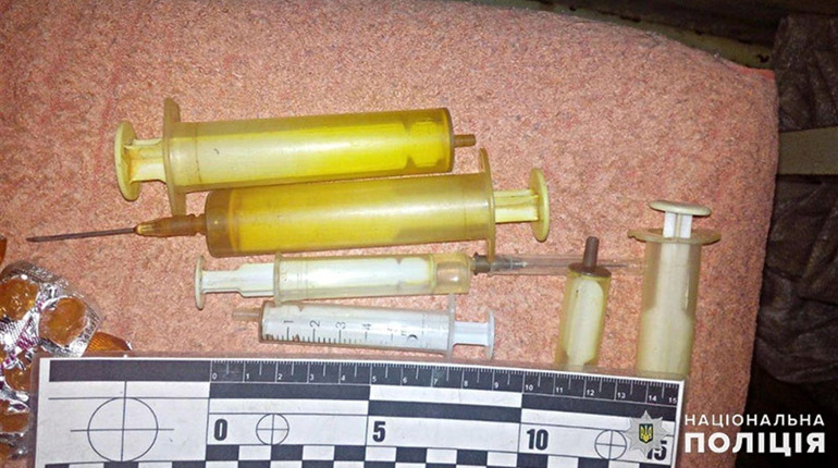 Поліцейські виявили наркопритон у Волноваському районі