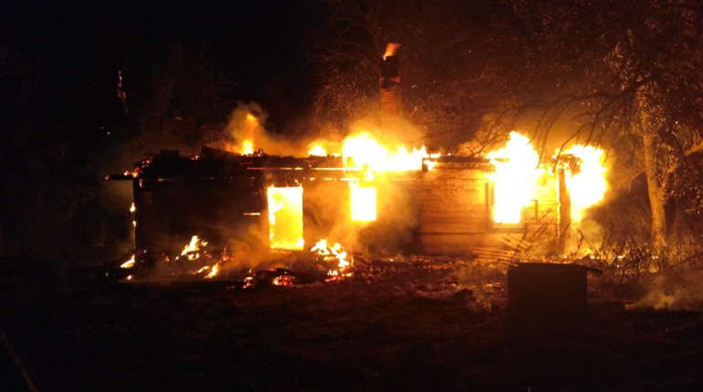 На Володимиреччині через спалювання сухої трави згоріло два будинки