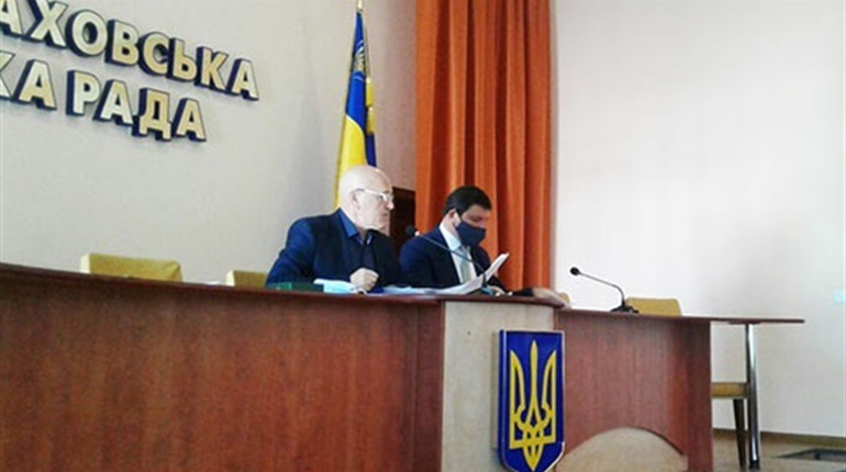 На мажорній земельній ноті