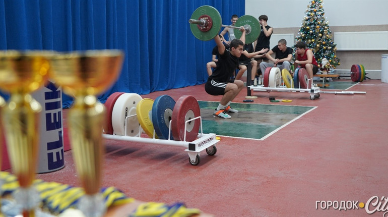 У Городку відбувся чемпіонат області з важкої атлетики. 13 городоччан посіли призові місця