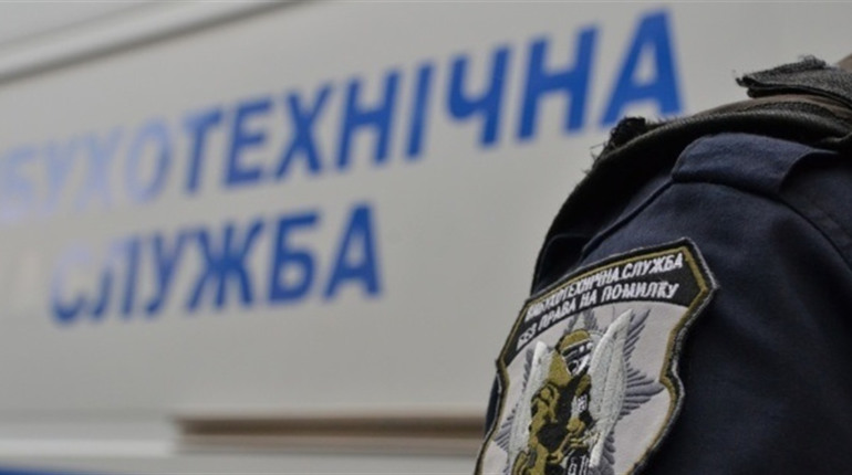 Вдруге за тиждень: у Дрогобичі знову шукають вибухівку у школах, навчання призупинили