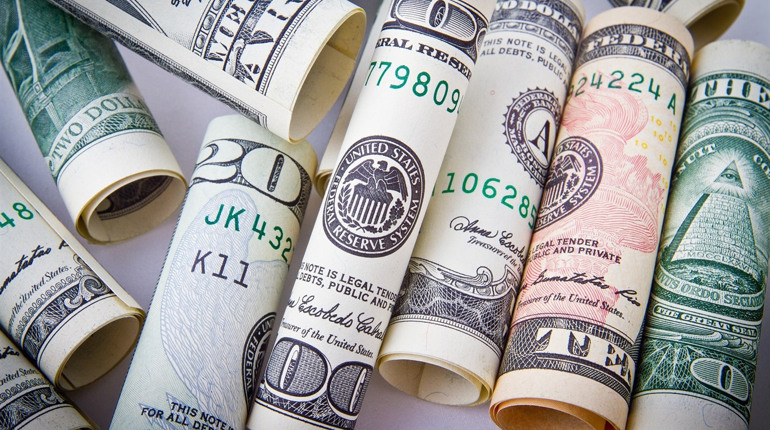 Курс валют у Сарнах: на долари та євро попиту немає