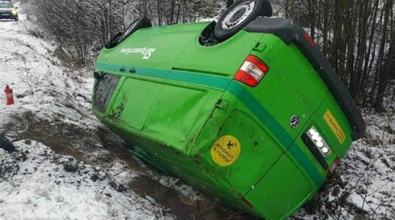 На Рівненщині три авто перекинулись на дах