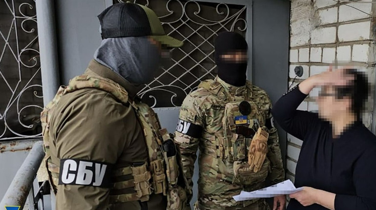 Коригувала російські атаки по Херсону: СБУ затримала ще одну зрадницю
