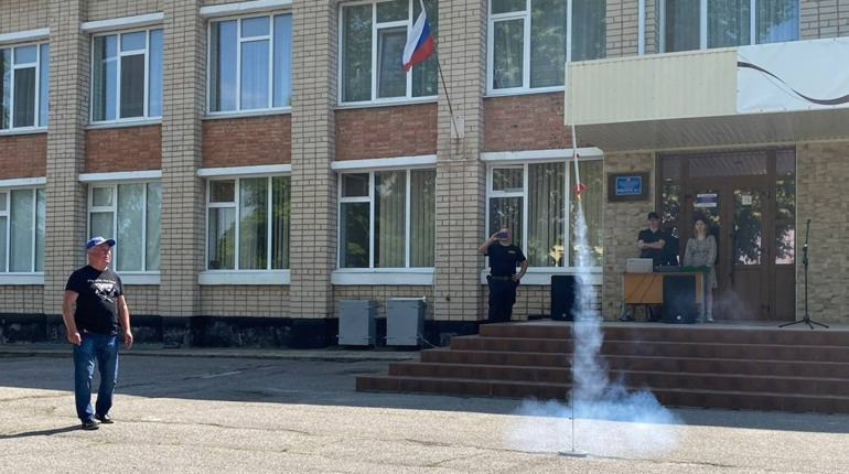Пенсіонери, повії, діти: кому в окупації жити добре