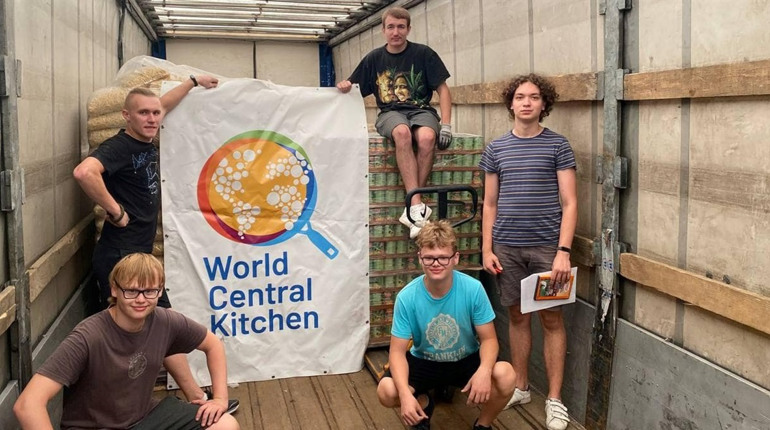 Міжнародна організація World Central Kitchen допомагає переселенцям у Червоноградській громаді