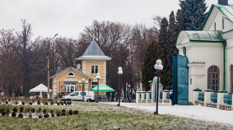 Глухів у білому вбранні: вночі у місті засніжило