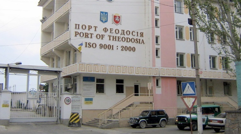 Україна ввела санкції проти 56 суден, що вивозили викрадене зерно з окупованих портів