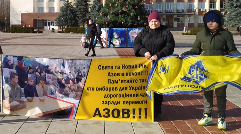 Вони повинні бути вдома: В Умані провели акцію на підтримку полонених азовців