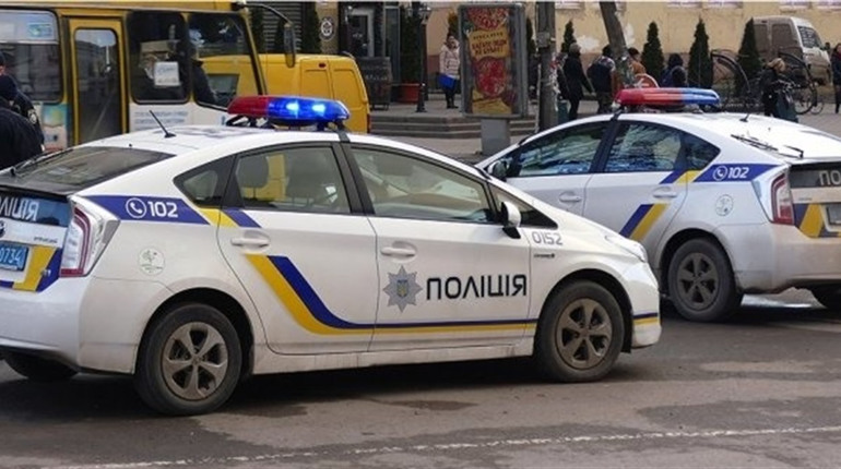 Це менти: поліцейські в Херсоні ігнорують виклики громадян після обстрілів