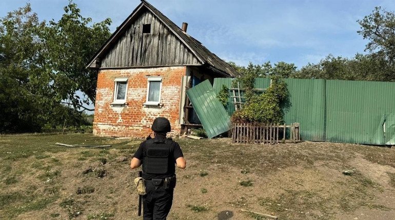 Є поранені та пошкоджено будинки. Які наслідки обстрілів Глухівщини минулої доби