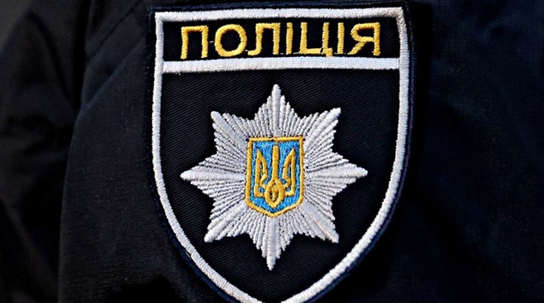 На Переяславщині чоловік на власному городі підірвався на двох гранатах: хроніка поліції
