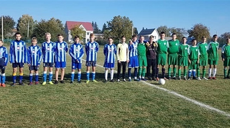 Хто переміг у змаганні з футболу серед шкіл Калинівської громади