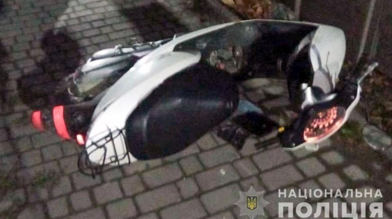 8 листопада в Мамаївцях розбисвя мотоцикліст. Його особу встановлюють