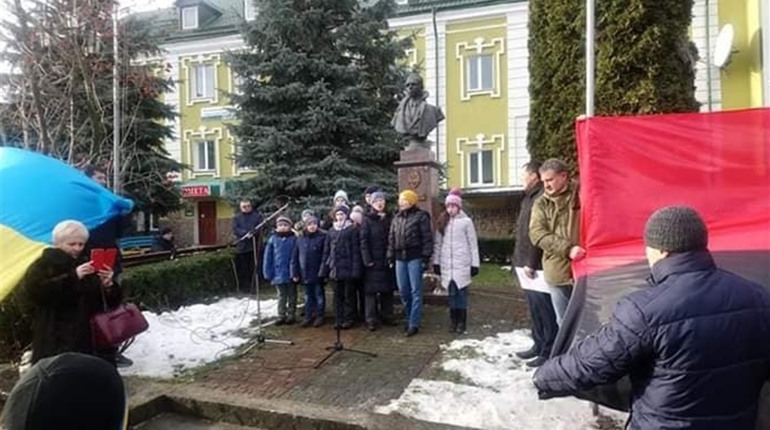 Пластуни Кременеччини вшанували героїв та провідника ОУН Степана Бандеру