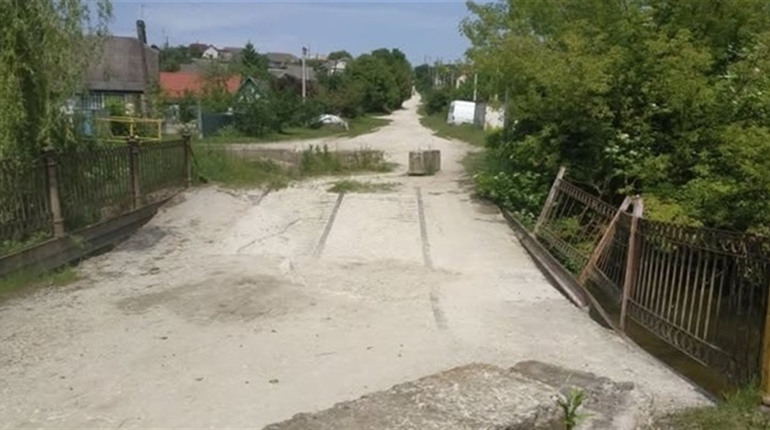 Чому у Городку не ремонтують аварійний міст на Грушевського: пояснення влади