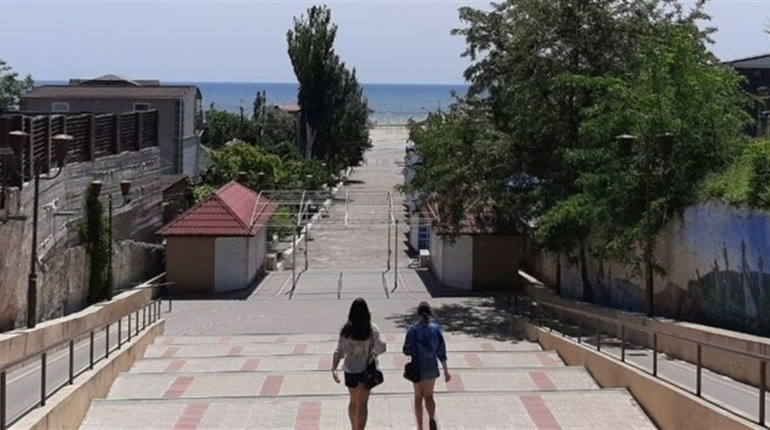 З Нової Каховки люди їздять за покупками до Генічеська