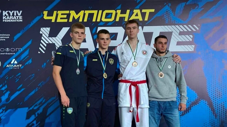Звягельські каратисти здобули 13 медалей на чемпіонаті Києва