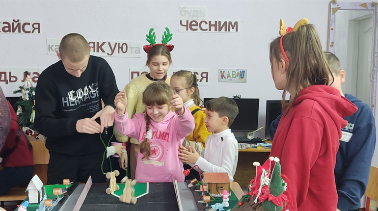 «Новорічні Санта-перегони»: гуртківці Первомайського ЦНТТУМ змагалися у зимовому квесті