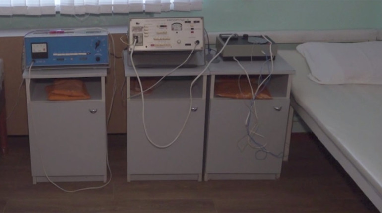 У розграбованій лікарні Каховки окупанти встановили вкрадене обладнання