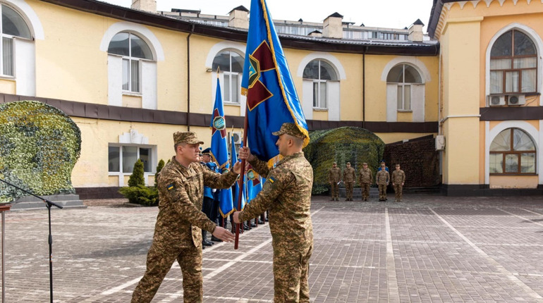 Нетішинська військова частина отримала бойовий прапор від командувача Нацгвардії