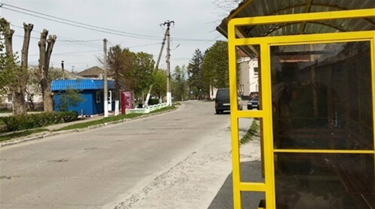 Вкрали світильник на сонячних батареях з зупинки на Козацькій у Славуті