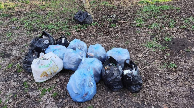 У Городку більшає стихійних сміттєзвалищ: що залишають після себе відпочивальники