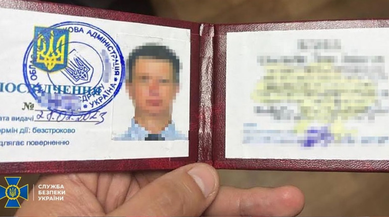 СБУ затримала посадовця Херсонської ОВА, який працював на росіян: ми з'ясували, хто це