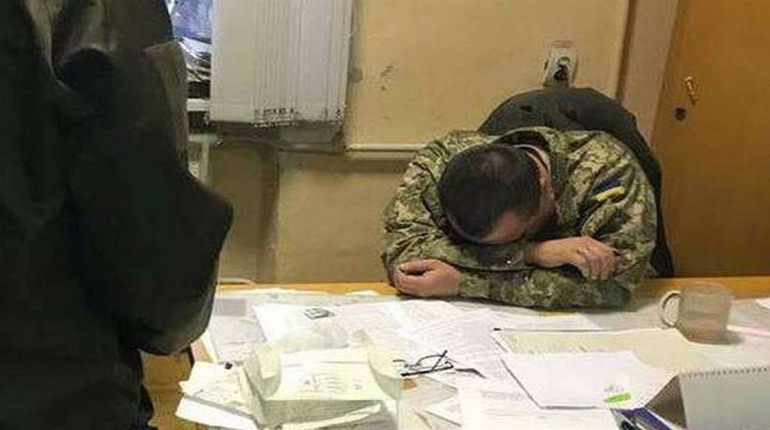 Бухгалтер військової частини на Житомирщині привласнив 800 тисяч гривень: справу передано до суду
