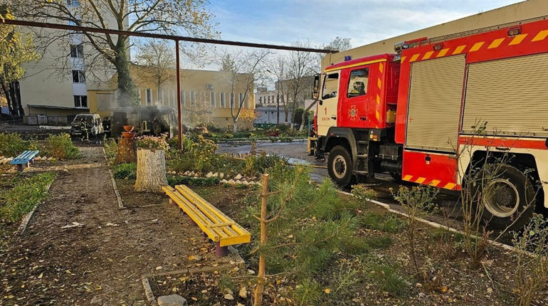 Росіяни обстріляли центр Херсона: влучили по лікарні та житловим будинкам. Є загиблі та поранені