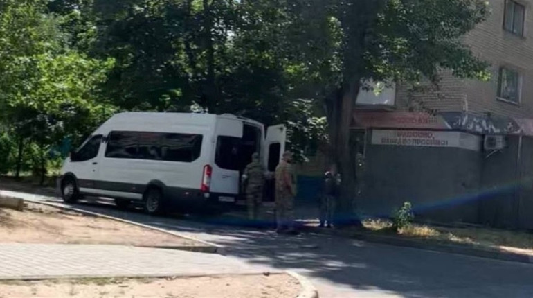 Через втрати на фронті росіяни лютують та влаштовують облави у Мелітополі