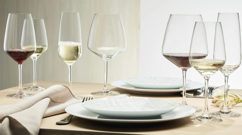 Які келихи потрібні для фуршету: повний гід для новачків