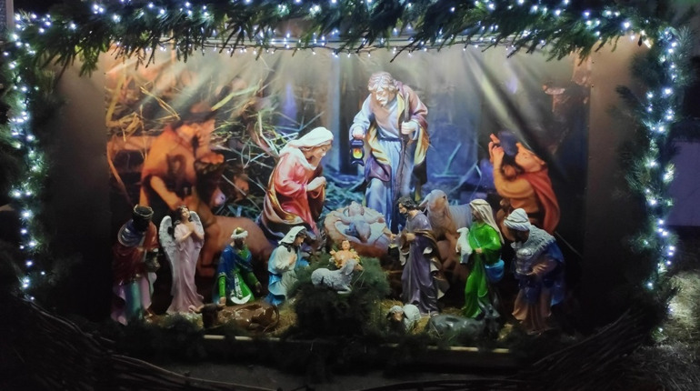 Чому прикрашають храми та ялинки на Різдво: пояснення церкви