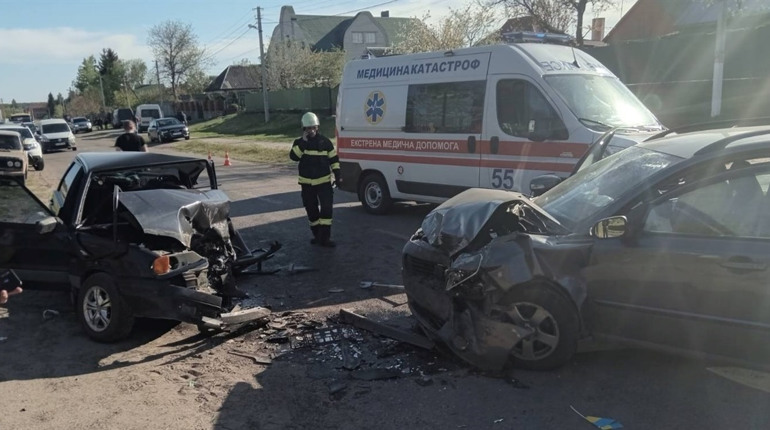 У Черкаському районі сталася ДТП: не розминулись два авто